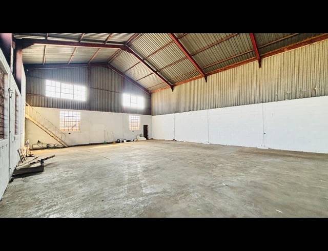 360M² WAREHOUSE TO LET IN ROODEPOORT CENTRAL